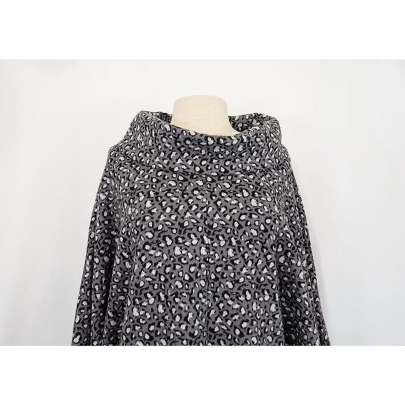 Habitat Clothes to Live In Poncho The Wild Gray Animal Print Misses Size L New - Picture 2 of 8